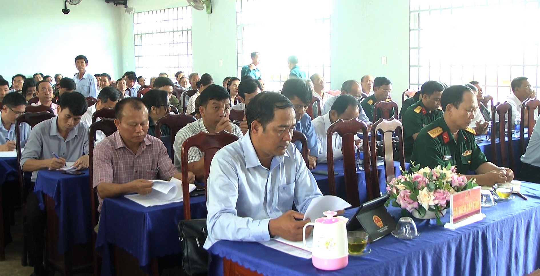 đại biểu tham dự tiếp xúc cư tri 